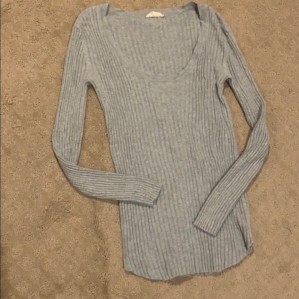 Ribbed gray sweater
